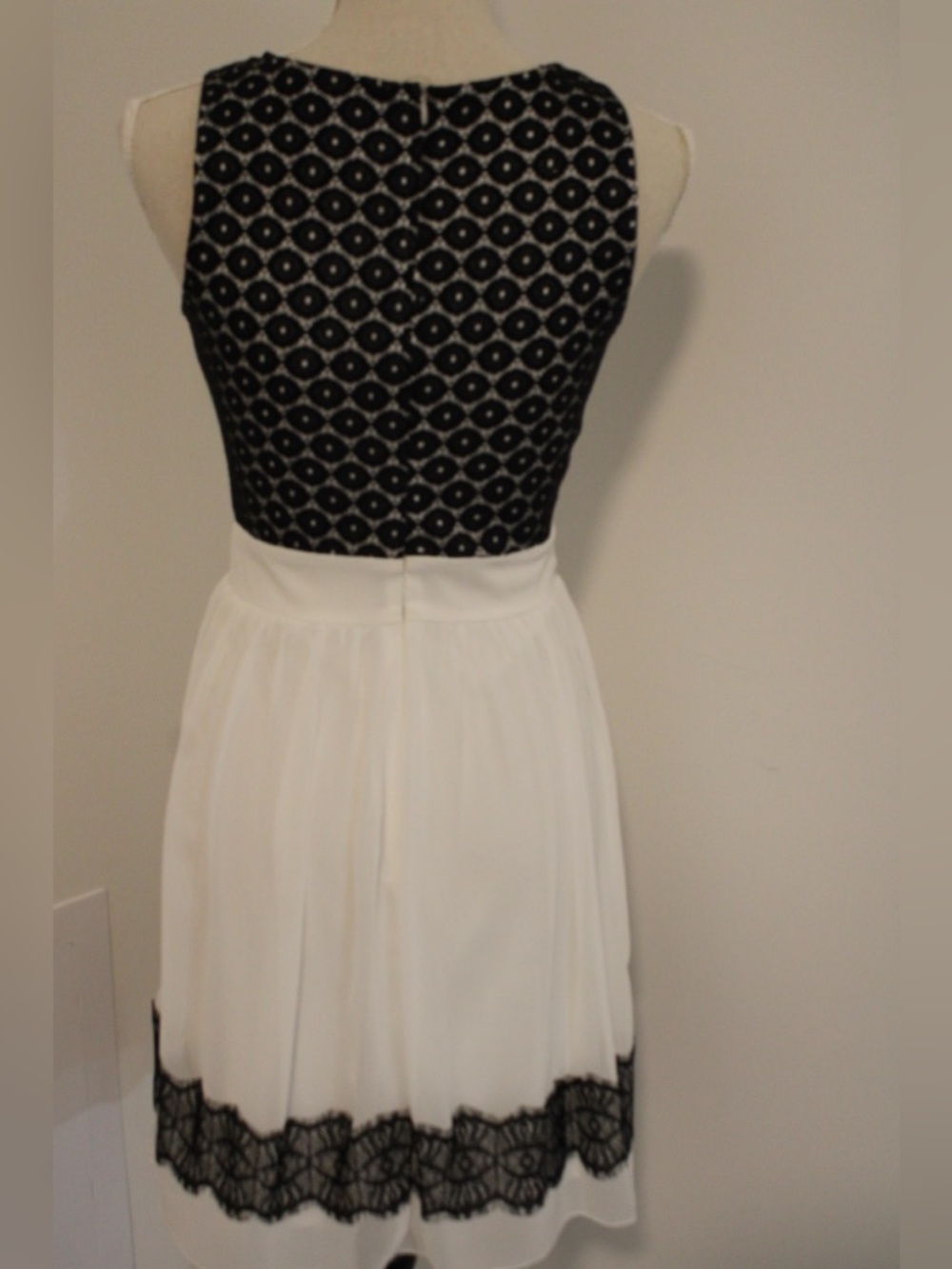 Enfocus Studios White & Black Lace Dress Size 4 - Picture 5 of 9